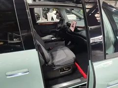 2025 Zeekr Mix Smart Driving, чёрный — фото 11