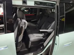 2025 Zeekr Mix Smart Driving, чёрный — фото 24