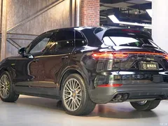 2023 Porsche Cayenne New Energy Cayenne E-Hybrid 2.0T Platinum, чёрный — фото 4