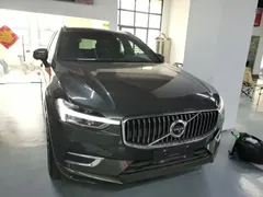 2021 Volvo XC60 4WD Luxury — фото 3