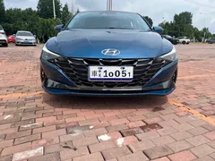 2022 Hyundai Elantra 1.5L CVT LUX Premium, синий — фото 2