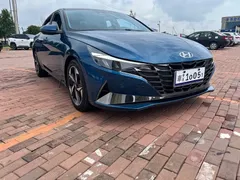 2022 Hyundai Elantra 1.5L CVT LUX Premium, синий — фото 3