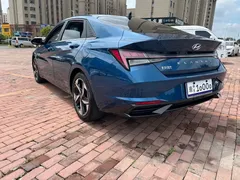 2022 Hyundai Elantra 1.5L CVT LUX Premium, синий — фото 4