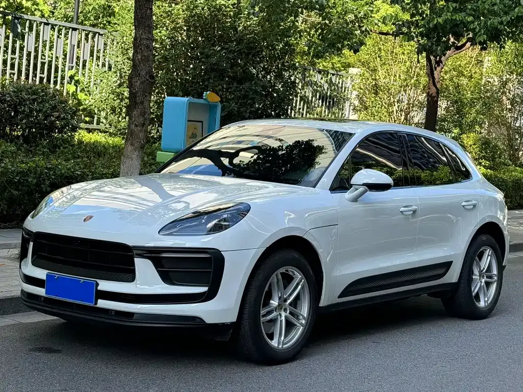 2023 Porsche Macan T 2.0T