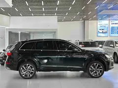 2023 Audi Q7 55 TFSI quattro S line, чёрный — фото 4