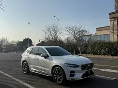 2023 Volvo XC60 B5 4WD Luxury, белый — фото 2
