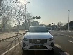2023 Volvo XC60 B5 4WD Luxury, белый — фото 3