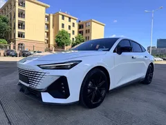 2023 Changan UNI-V 1.5T Premium Type, белый — фото 1
