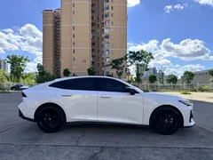 2023 Changan UNI-V 1.5T Premium Type, белый — фото 4