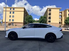 2023 Changan UNI-V 1.5T Premium Type, белый — фото 10