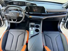 2023 Changan UNI-V 1.5T Premium Type, белый — фото 16