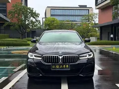 2022 BMW 5 Series 530Li M sports, чёрный — фото 2