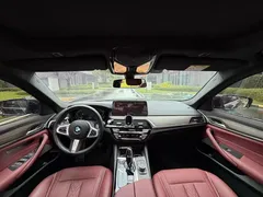 2022 BMW 5 Series 530Li M sports, чёрный — фото 5