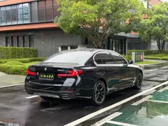 2022 BMW 5 Series 530Li M sports, чёрный — фото 7