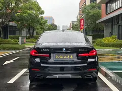 2022 BMW 5 Series 530Li M sports, чёрный — фото 8
