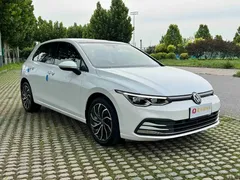 2023 Volkswagen Golf 200TSI DSG Pro, белый — фото 3