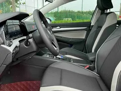 2023 Volkswagen Golf 200TSI DSG Pro, белый — фото 7