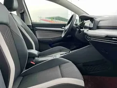 2023 Volkswagen Golf 200TSI DSG Pro, белый — фото 8