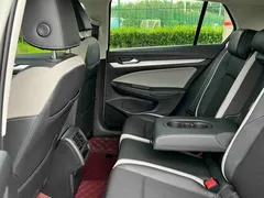 2023 Volkswagen Golf 200TSI DSG Pro, белый — фото 9