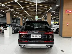 2021 Audi Q7 55 TFSI quattro S line sporty — фото 4