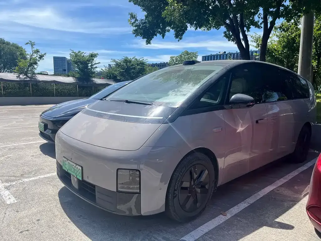 2024 Li Auto MEGA Ultra