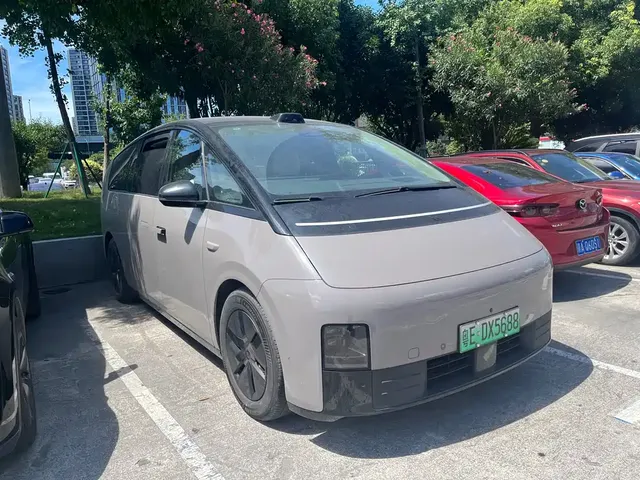 2024 Li Auto MEGA Ultra