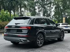 2022 Audi Q7 55 TFSI quattro S line sporty — фото 10