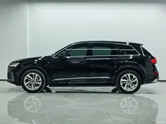 2021 Audi Q7 45 TFSI quattro S line sporty — фото 3