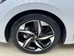 2022 Hyundai Elantra 1.5L CVT GLX Elite, белый — фото 24