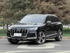 2023 Audi Q7 55 TFSI quattro S, чёрный — фото 1