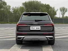 2023 Audi Q7 55 TFSI quattro S, чёрный — фото 17