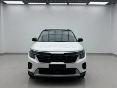 2023 Kia Seltos 1.5L CVT Luxury, белый — фото 2