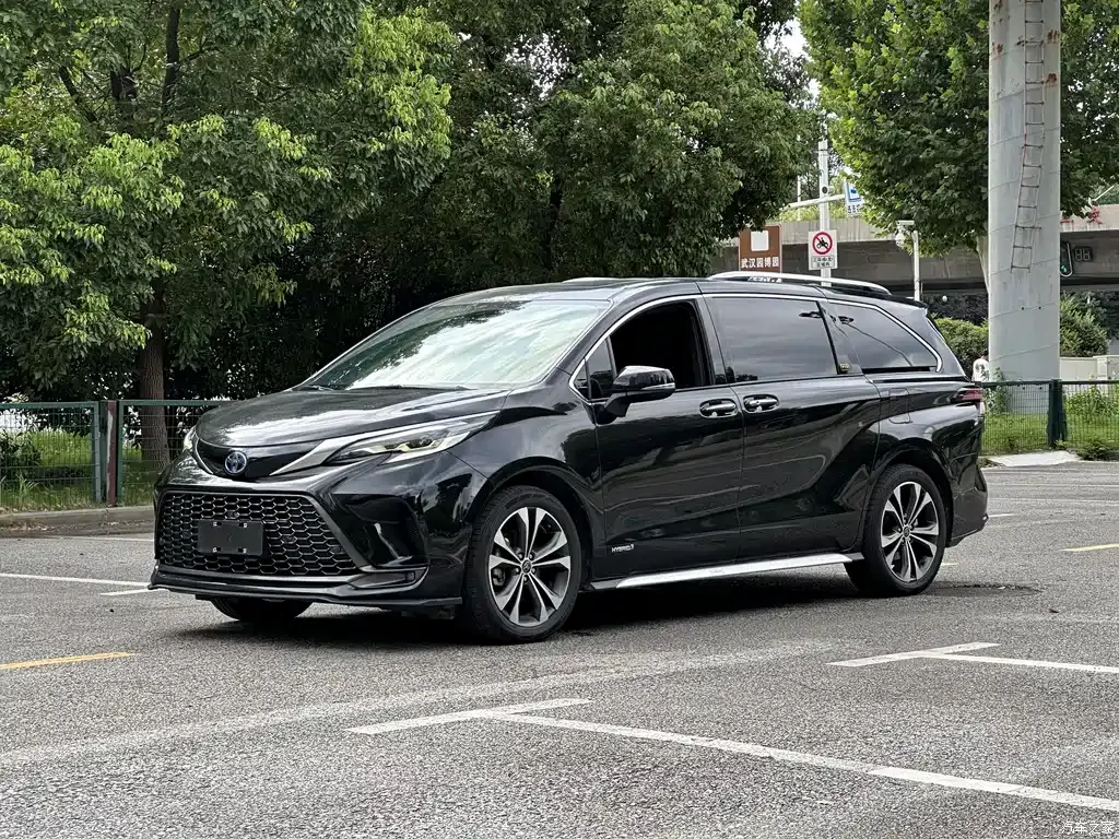 2023 Toyota Granvia 2.5L Hybrid Premium Welfare PLUS