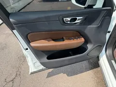 2022 Volvo XC60 4WD Luxury, белый — фото 6