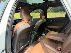 2022 Volvo XC60 4WD Luxury, белый — фото 11