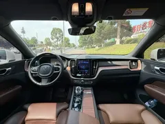 2022 Volvo XC60 4WD Luxury, белый — фото 13