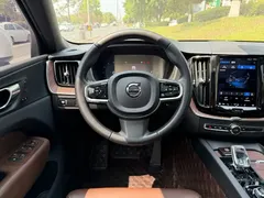 2022 Volvo XC60 4WD Luxury, белый — фото 14