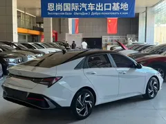 2023 Hyundai Elantra 1.5L CVT LUX Premium, белый — фото 6
