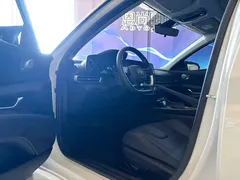 2023 Hyundai Elantra 1.5L CVT LUX Premium, белый — фото 8