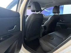 2023 Hyundai Elantra 1.5L CVT LUX Premium, белый — фото 10