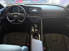 2023 Hyundai Elantra 1.5L CVT LUX Premium, белый — фото 12