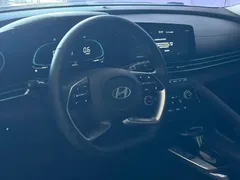 2023 Hyundai Elantra 1.5L CVT LUX Premium, белый — фото 16