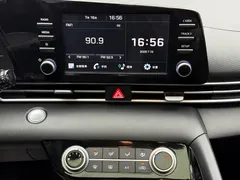 2022 Hyundai Elantra 1.5L CVT GLX Elite, белый — фото 13