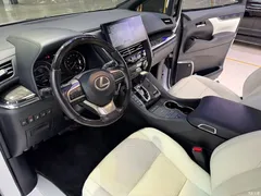 2020 Lexus LM 300h seven-seater elegant — фото 4