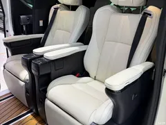 2020 Lexus LM 300h seven-seater elegant — фото 9