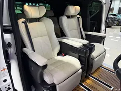 2020 Lexus LM 300h seven-seater elegant — фото 11