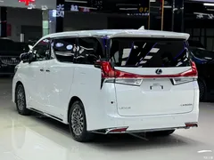 2020 Lexus LM 300h seven-seater elegant — фото 13