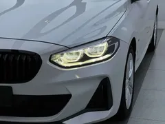 2023 BMW 1 Series 1 120i M, белый — фото 2