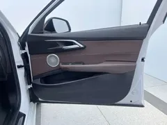 2023 BMW 1 Series 1 120i M, белый — фото 20