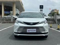 2021 Toyota Sienna 2.5L Hybrid Platinum — фото 2